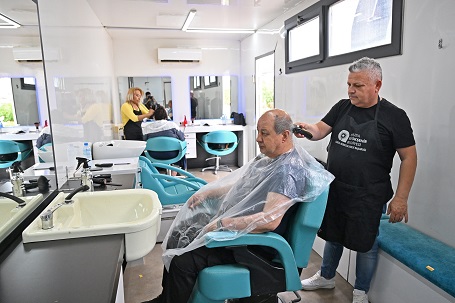 Mobil Kuaför ’den huzurevi sakinlerine bayram tıraşı