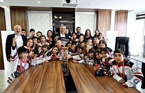 Sporcularından Başkan Uysal’a ziyaret