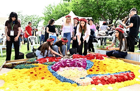 Antalya’da 130 bin çiçekle renkli rekabet