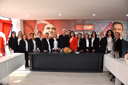 CHP’li 74 kadın kolları il başkanından ortak açıklama: Antalya İl Başkanı Füsun Çevik Karaman de imzaladı