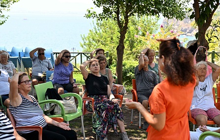 Muratpaşa’dan Parkinson hastalarına hareket desteği