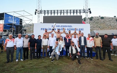 Feslikan Yağlı Pehlivan Güreşleri’ni Başpehlivan Erkan Taş kazandı
