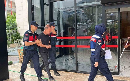 Alanya’da Bıçaklı Saldırı: Şüpheli Adliyeye Sevk Edildi