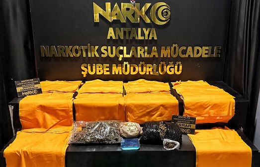 Antalya’nın Kepez ilçesinde düzenlenen uyuşturucu operasyonunda 3 şüpheli tutuklandı