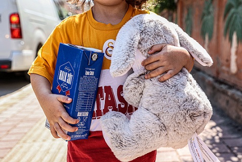 Antalya’da çocuklara süt desteği büyüyor