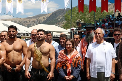 Başkan Vekili Özdemir Alanya Gökbel güreşlerine katıldı