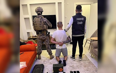 Uluslararası Aranan Şahıs İzmir’de Ele Geçirildi