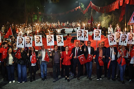 103 Yıllık Gurur Antalya Sokaklarında Yankılandı